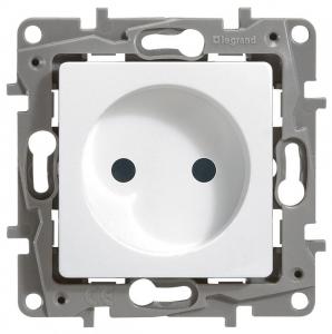 Розетка б/з со шторками, винт. клем. Белый Legrand Etika
